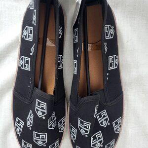 LOS ANGELES KINGS SLIP ON SHOES XL (11-12) ESPADRILLE CANVAS NWT NHL WOMEN'S